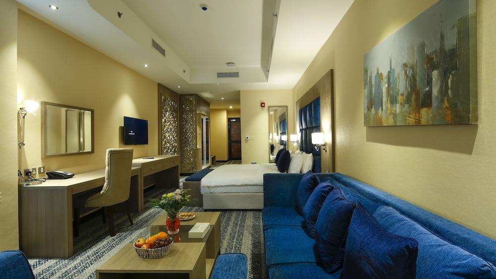 The Castle Premium Hotel Доха Екстериор снимка