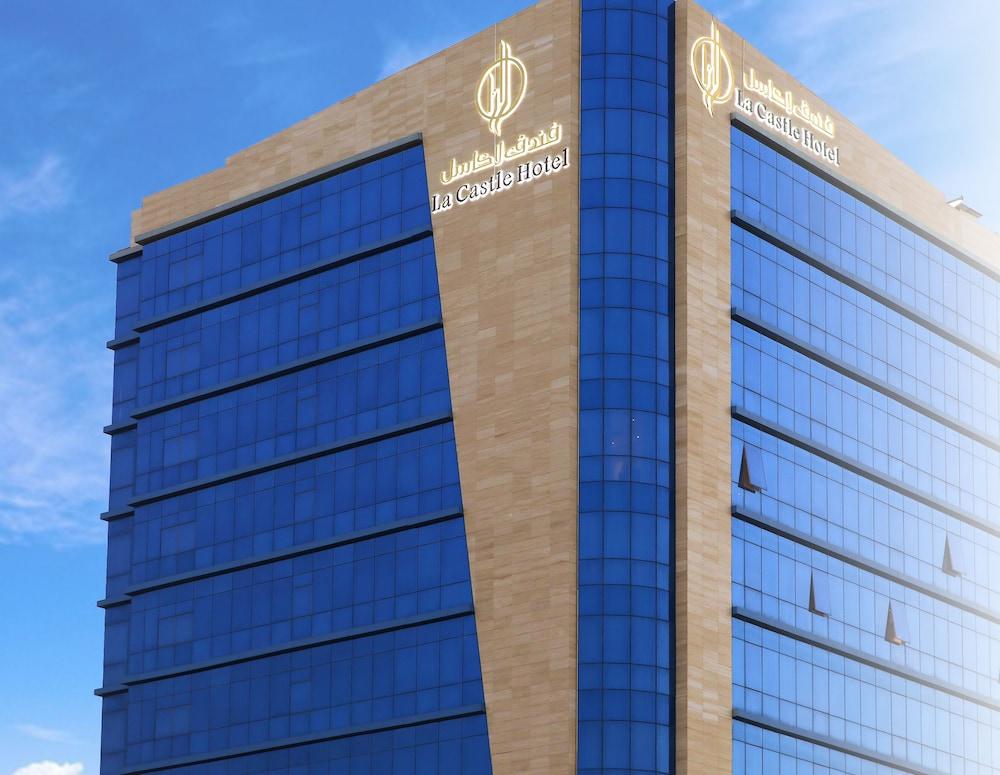 The Castle Premium Hotel Доха Екстериор снимка