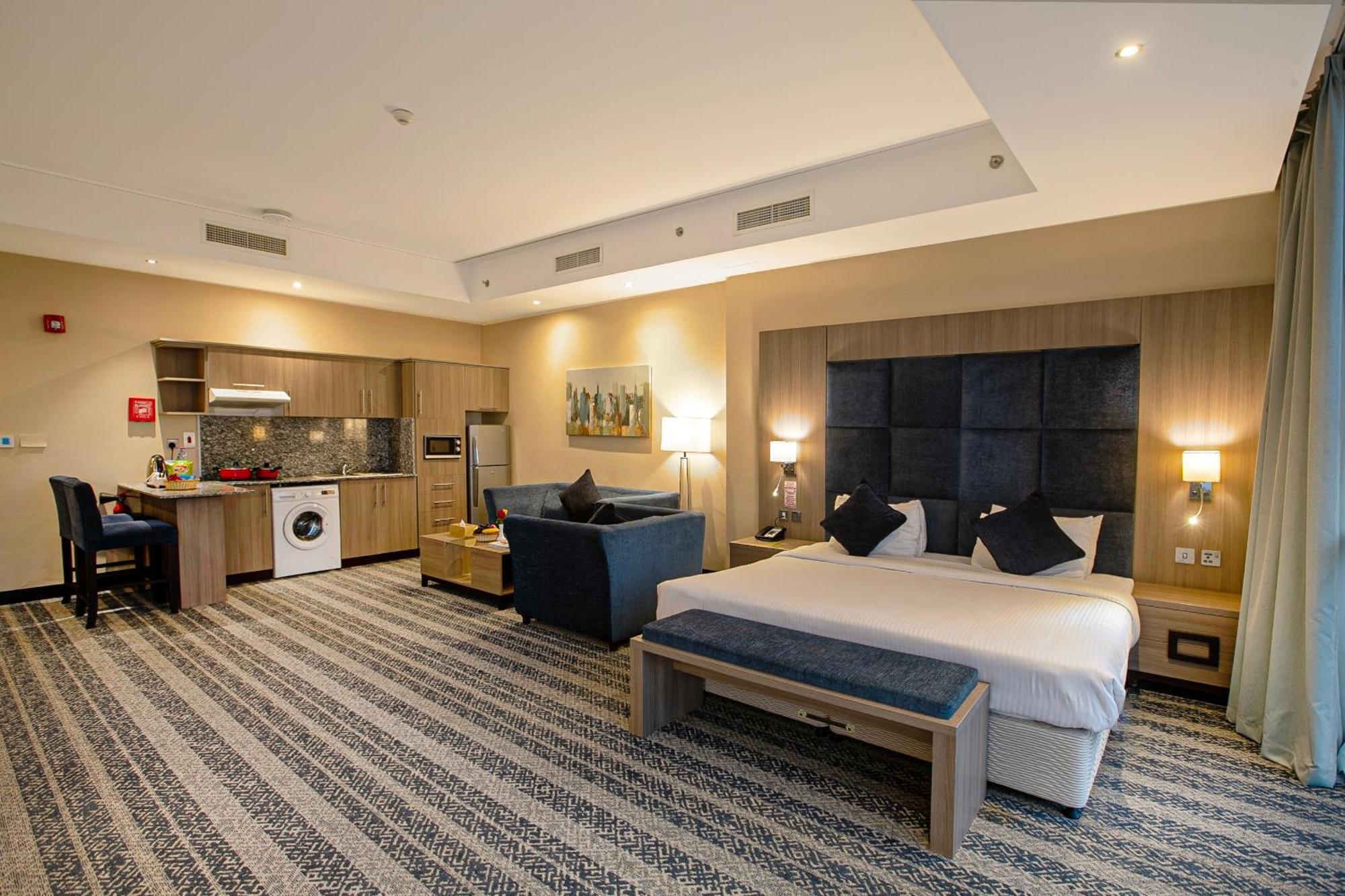 The Castle Premium Hotel Доха Екстериор снимка