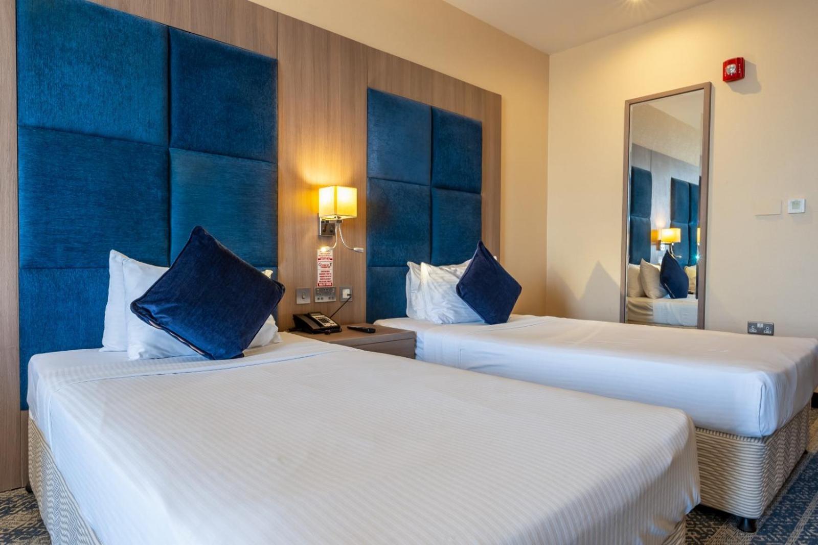 The Castle Premium Hotel Доха Екстериор снимка