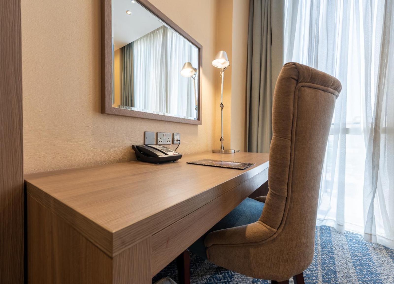 The Castle Premium Hotel Доха Екстериор снимка