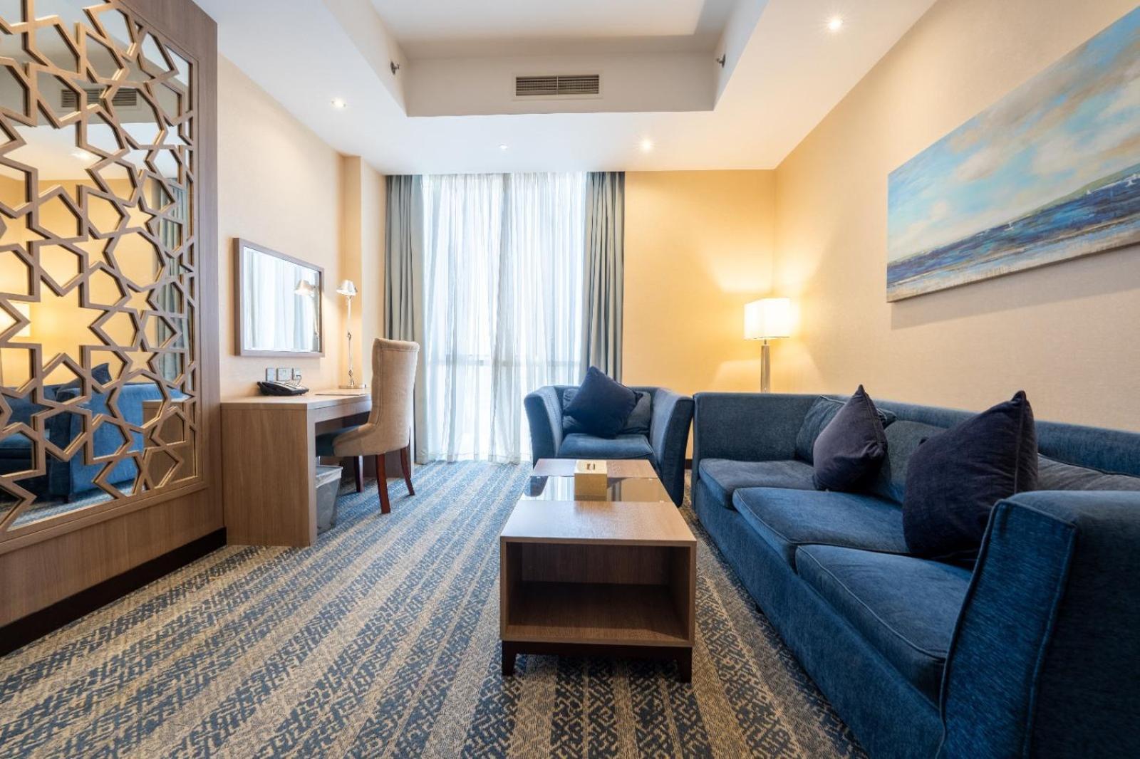 The Castle Premium Hotel Доха Екстериор снимка