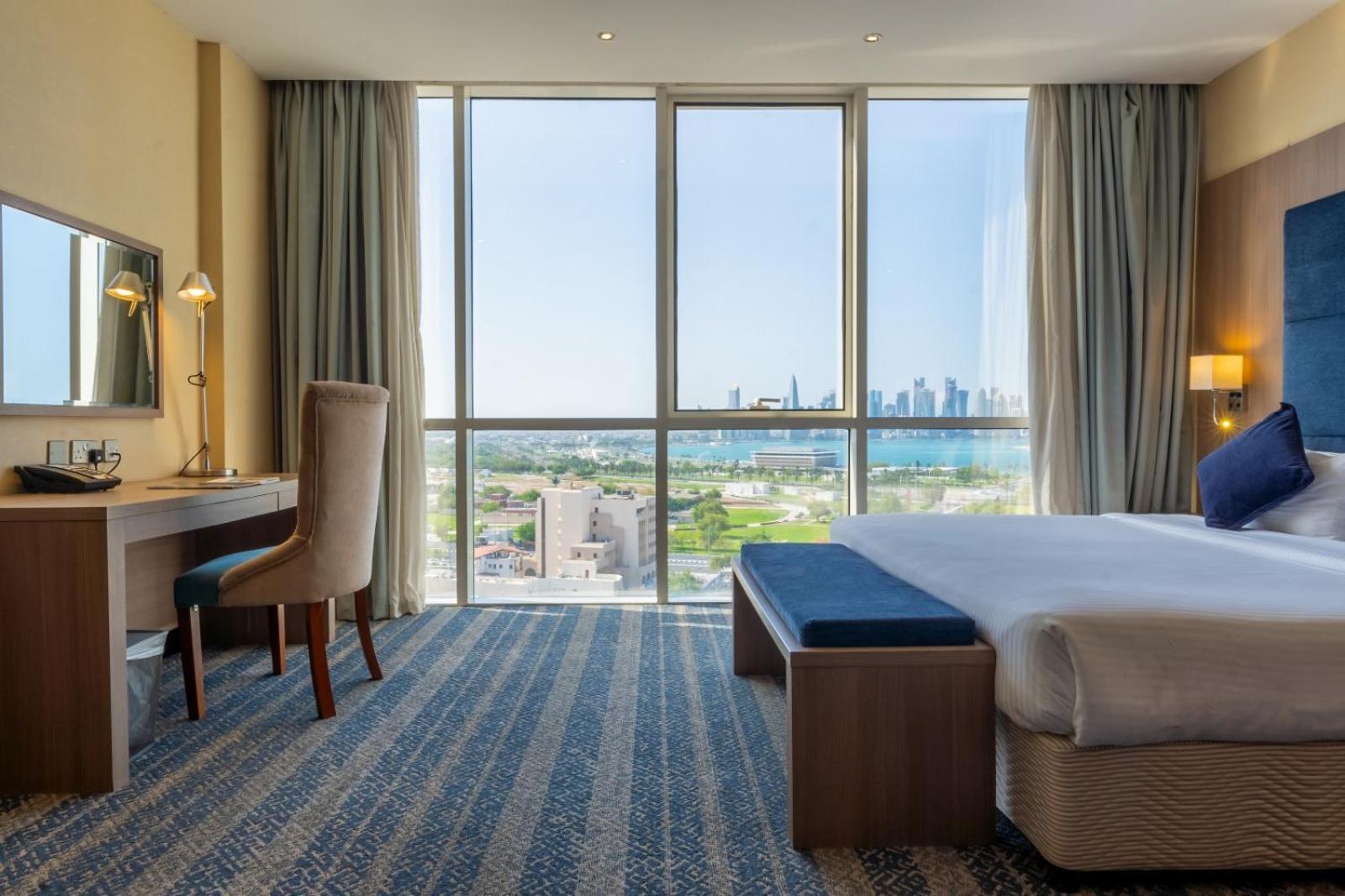 The Castle Premium Hotel Доха Екстериор снимка