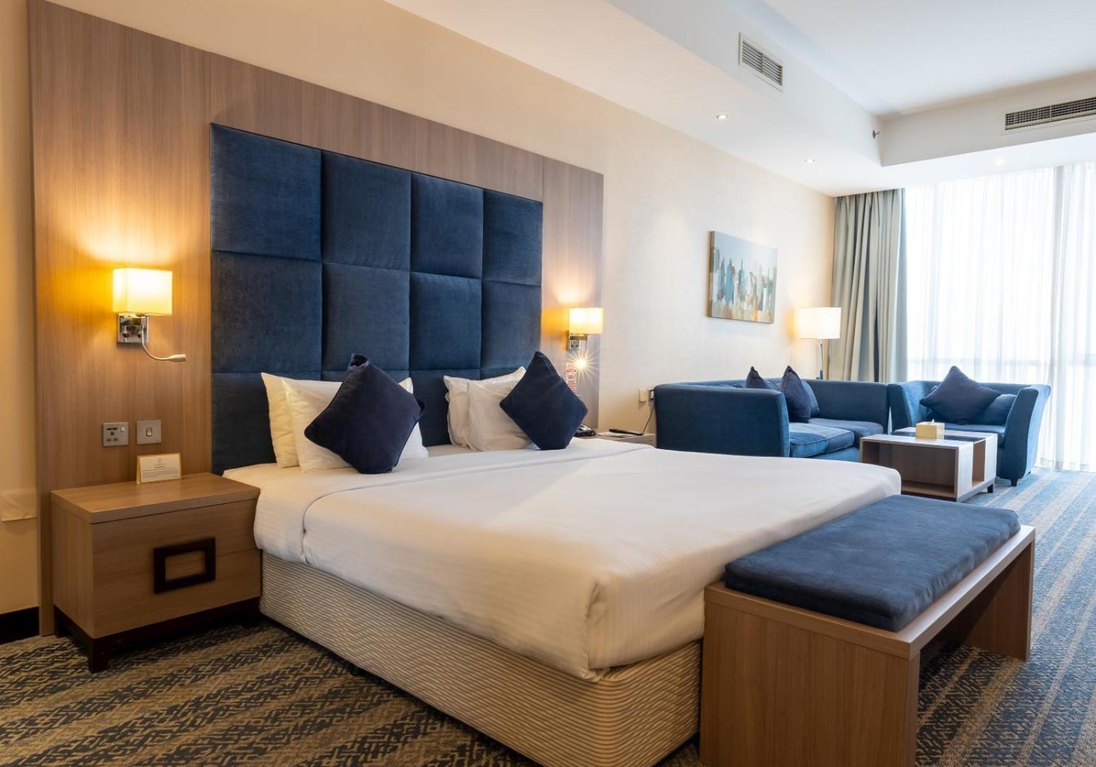 The Castle Premium Hotel Доха Екстериор снимка