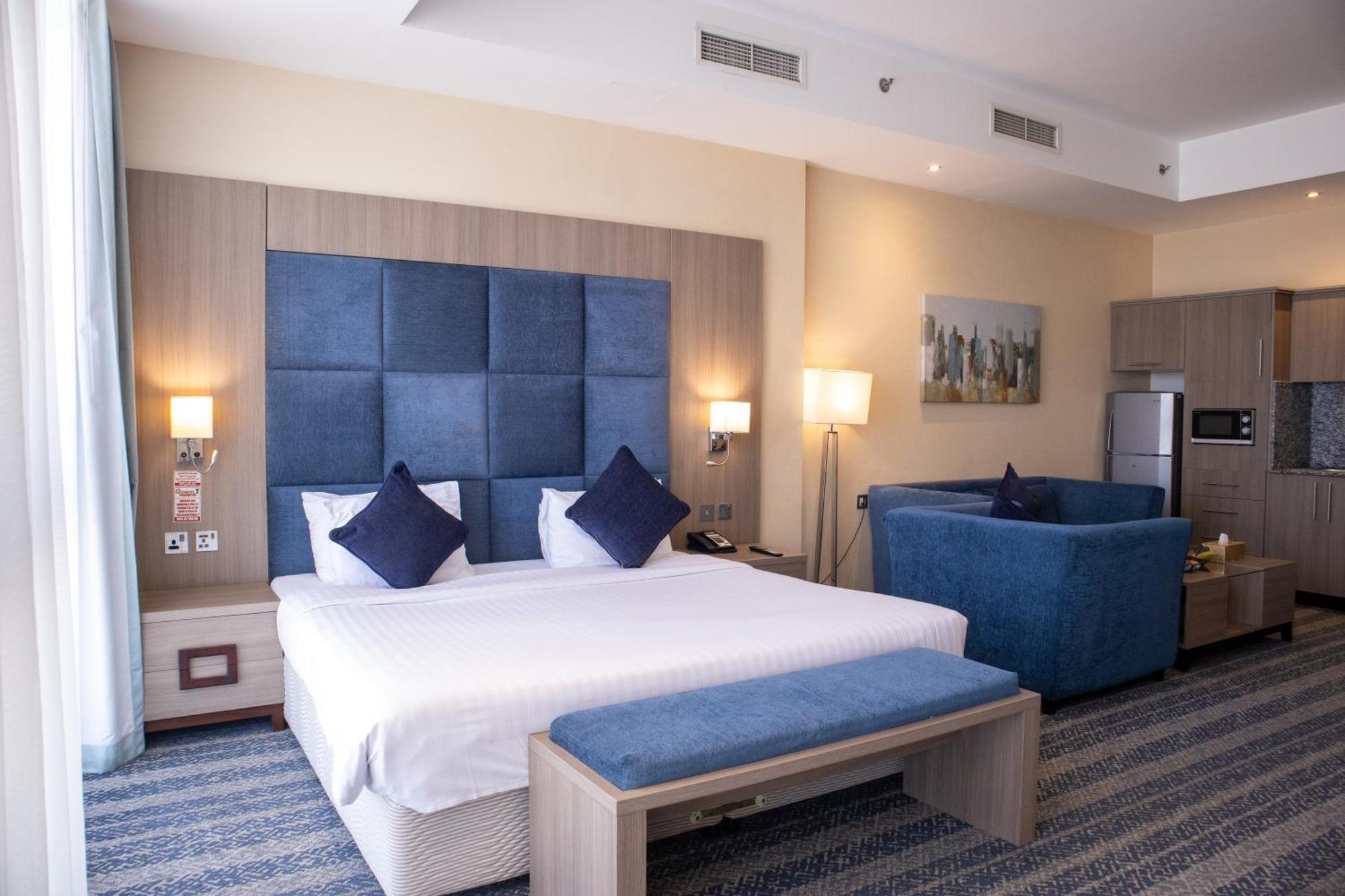 The Castle Premium Hotel Доха Екстериор снимка
