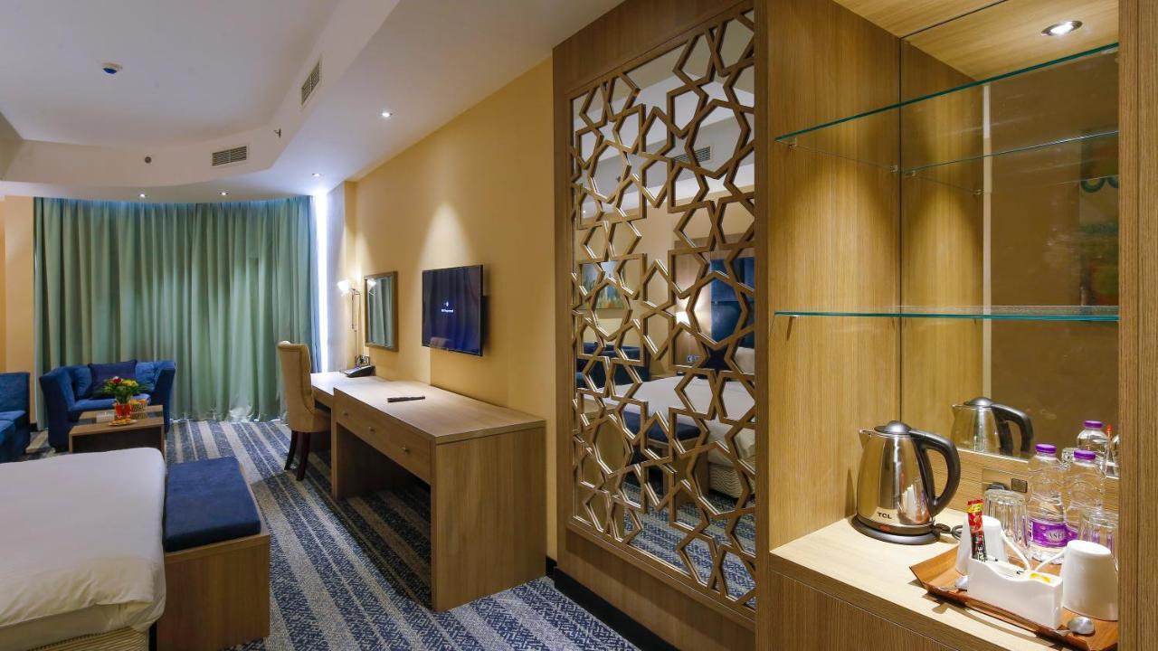 The Castle Premium Hotel Доха Екстериор снимка