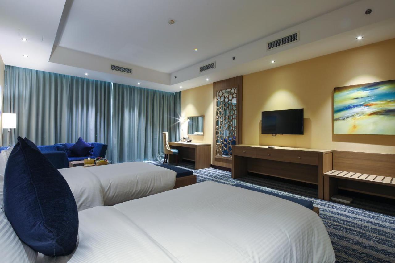 The Castle Premium Hotel Доха Екстериор снимка