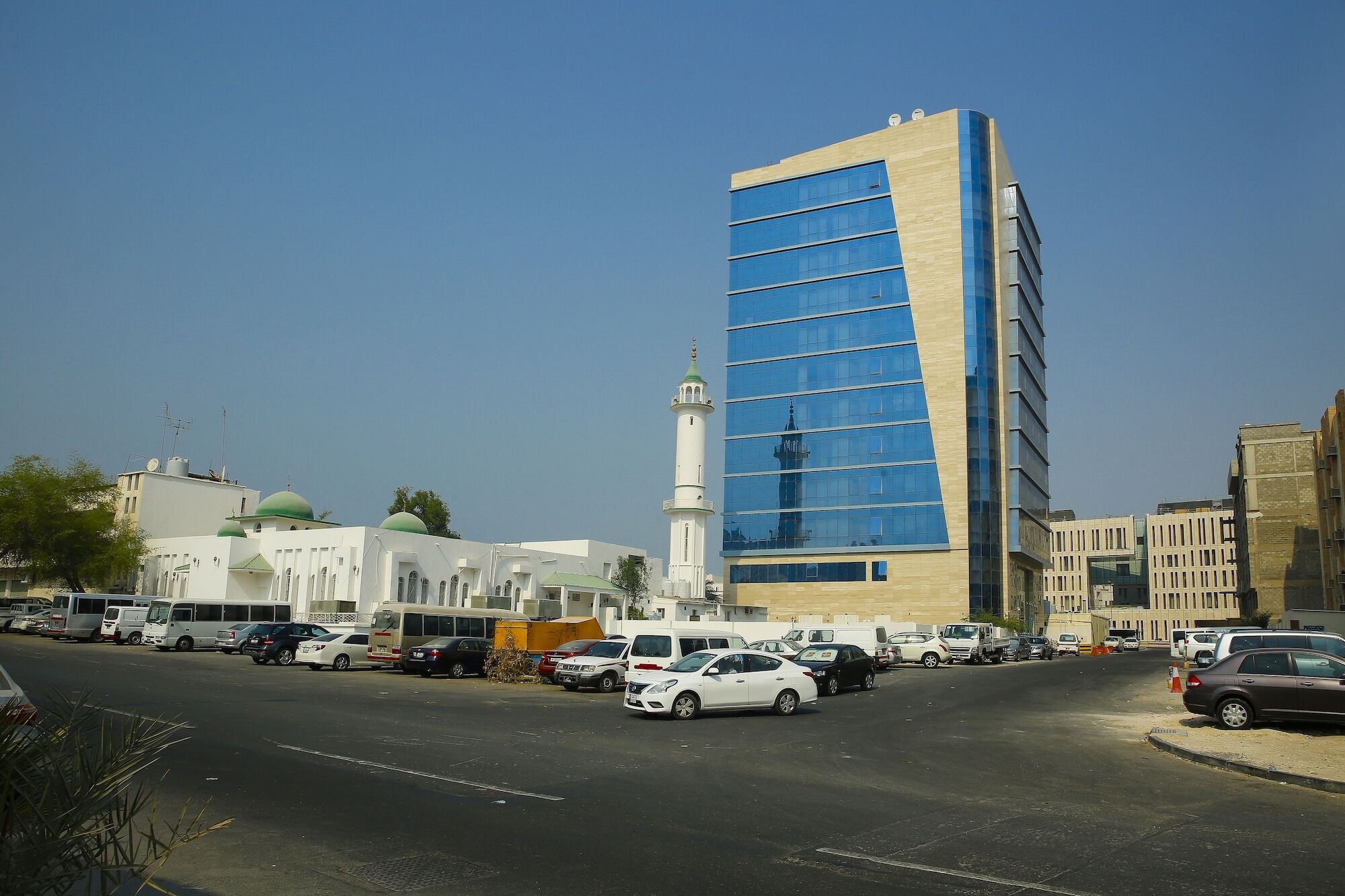 The Castle Premium Hotel Доха Екстериор снимка