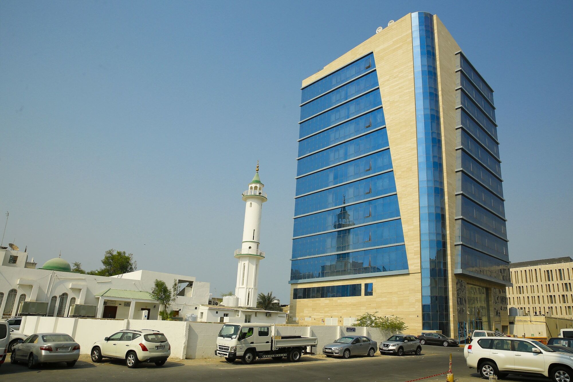 The Castle Premium Hotel Доха Екстериор снимка