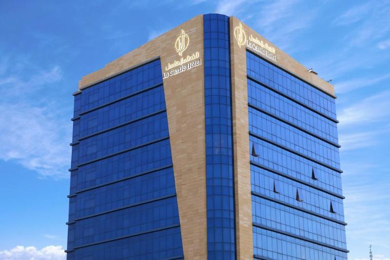The Castle Premium Hotel Доха Екстериор снимка